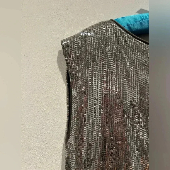 ALICE + OLIVIA Grey Extended Shoulder Sweater / Size Medium / - Picture 3 of 10